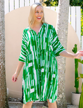 Load image into Gallery viewer, Bee Maddison Ava Dress - Green/Line
