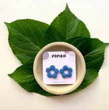 Load image into Gallery viewer, Popirie Essential Flower Studs
