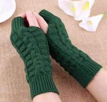 Load image into Gallery viewer, Cable Knit Fingerless Gloves
